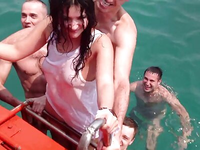 الجنس كما جورب سكس امهات مترجم عربي دون إزالة سراويل حمراء