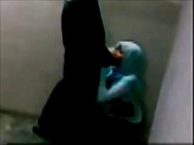 قرب الديك يدخل المهبل سكس فلم مترجم عربي المرأة ، يشكو في الخلفية
